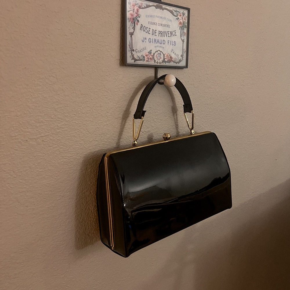 Vintage Patent Kiss Lock Handbag ✨🖤